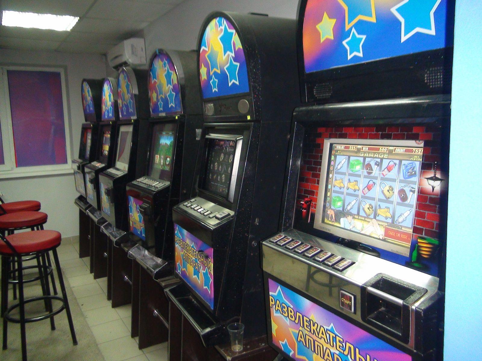 Лучшие игровые автоматы без первоначального. Игровые автоматы 2000. Игровые автоматы 90е. Игровые аппараты 90 х годов. Первые игровые автоматы.